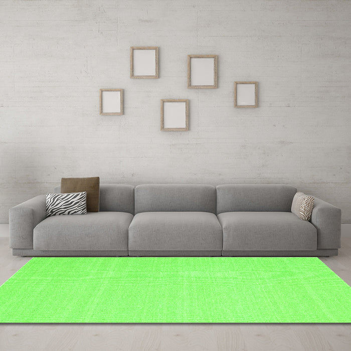 Machine Washable Solid Green Modern Area Rugs in a Living Room,, wshcon2423grn