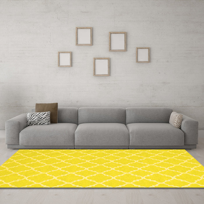 Machine Washable Trellis Yellow Modern Rug in a Living Room, wshcon2427yw