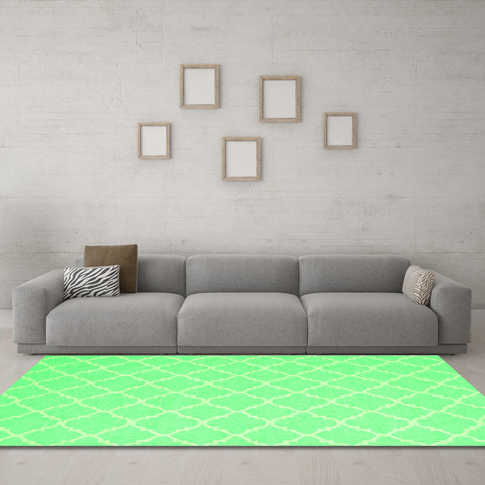 Machine Washable Trellis Green Modern Area Rugs in a Living Room,, wshcon2427grn
