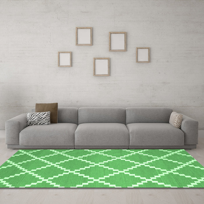 Machine Washable Abstract Emerald Green Contemporary Area Rugs in a Living Room,, wshcon2428emgrn