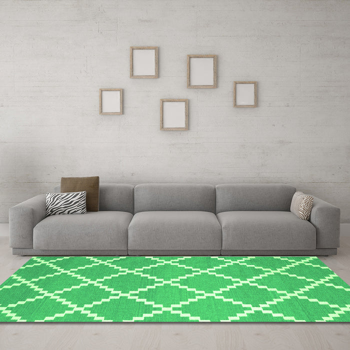 Machine Washable Abstract Green Contemporary Area Rugs in a Living Room,, wshcon2428grn