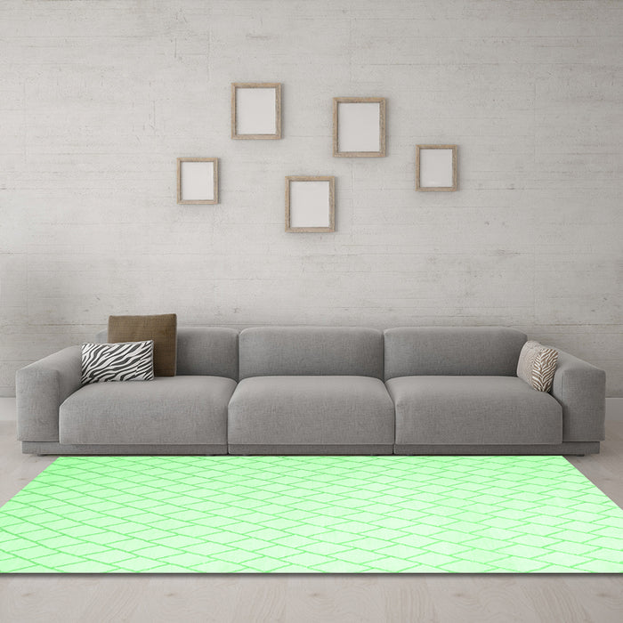 Machine Washable Solid Emerald Green Modern Area Rugs in a Living Room,, wshcon2431emgrn
