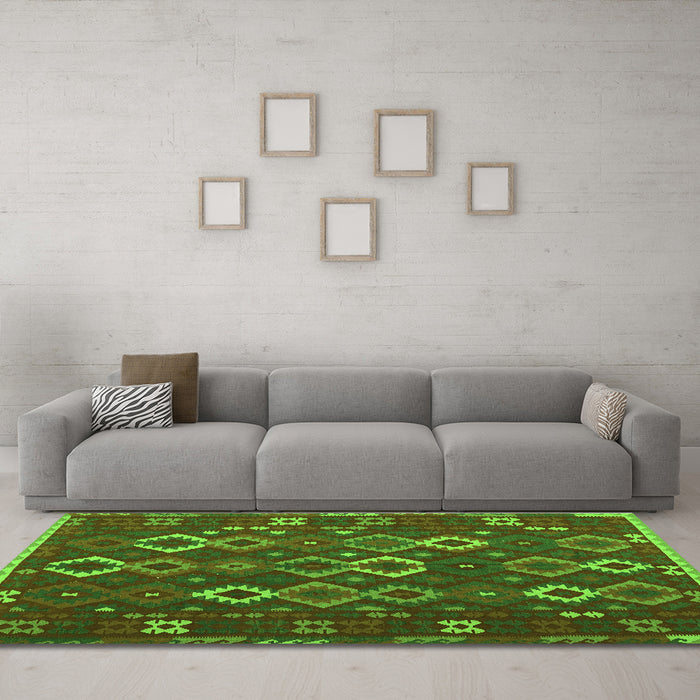 Machine Washable Oriental Green Traditional Area Rugs in a Living Room,, wshcon2432grn