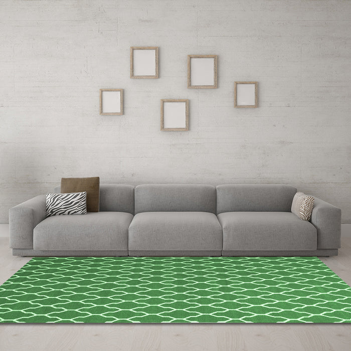 Machine Washable Trellis Emerald Green Modern Area Rugs in a Living Room,, wshcon2435emgrn