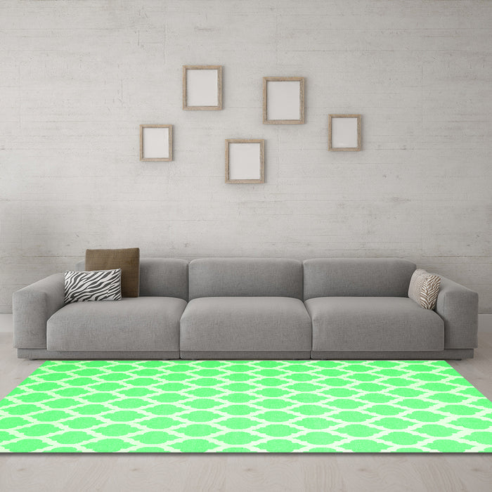 Machine Washable Trellis Green Modern Area Rugs in a Living Room,, wshcon2437grn