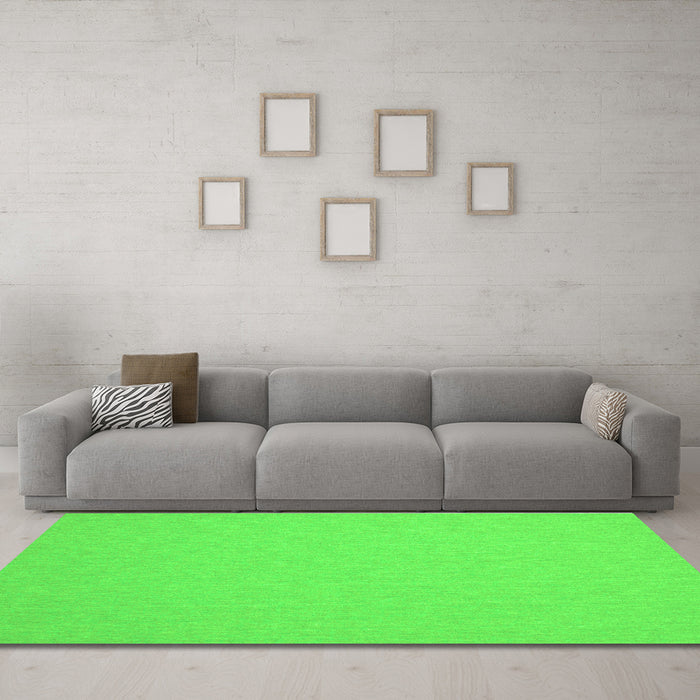 Machine Washable Solid Green Modern Area Rugs in a Living Room,, wshcon243grn