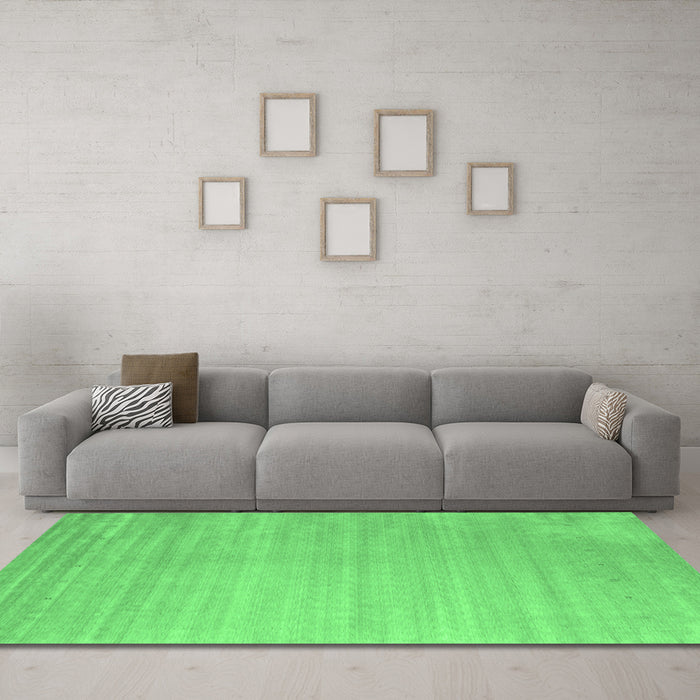 Machine Washable Abstract Emerald Green Contemporary Area Rugs in a Living Room,, wshcon2441emgrn