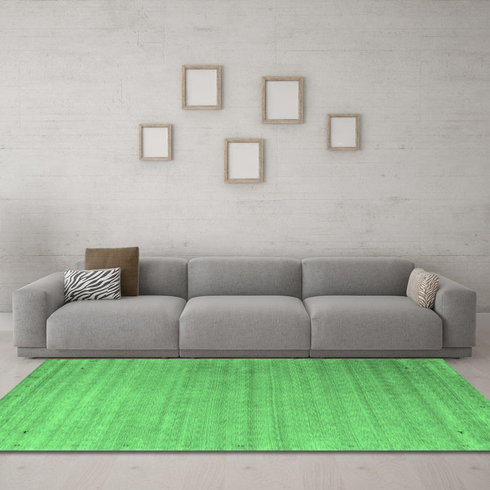Machine Washable Abstract Emerald Green Contemporary Area Rugs in a Living Room,, wshcon2442emgrn