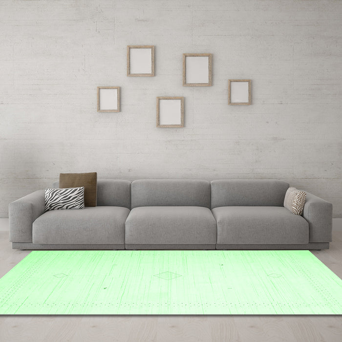 Machine Washable Solid Emerald Green Modern Area Rugs in a Living Room,, wshcon2443emgrn
