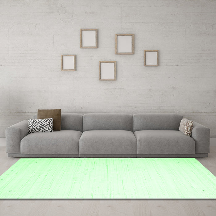 Machine Washable Solid Emerald Green Modern Area Rugs in a Living Room,, wshcon2445emgrn