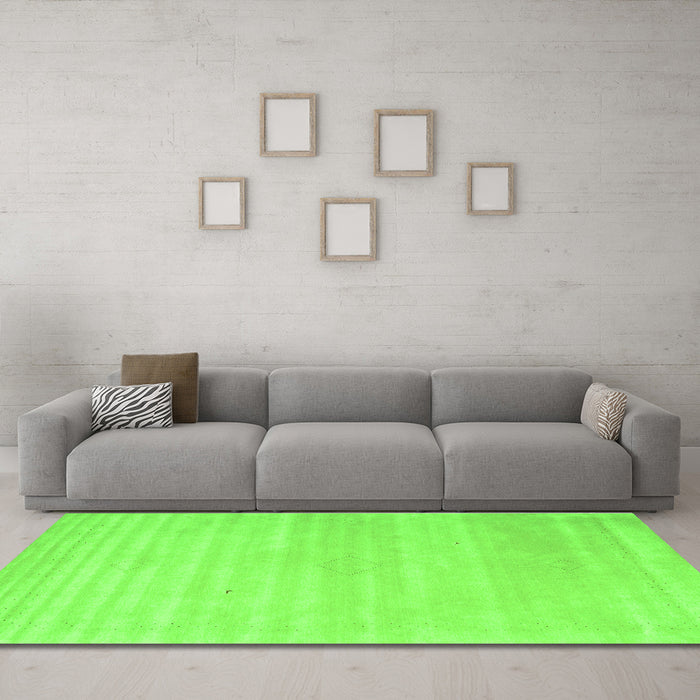 Machine Washable Solid Green Modern Area Rugs in a Living Room,, wshcon2446grn