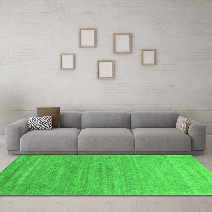 Machine Washable Abstract Green Contemporary Area Rugs in a Living Room,, wshcon2447grn