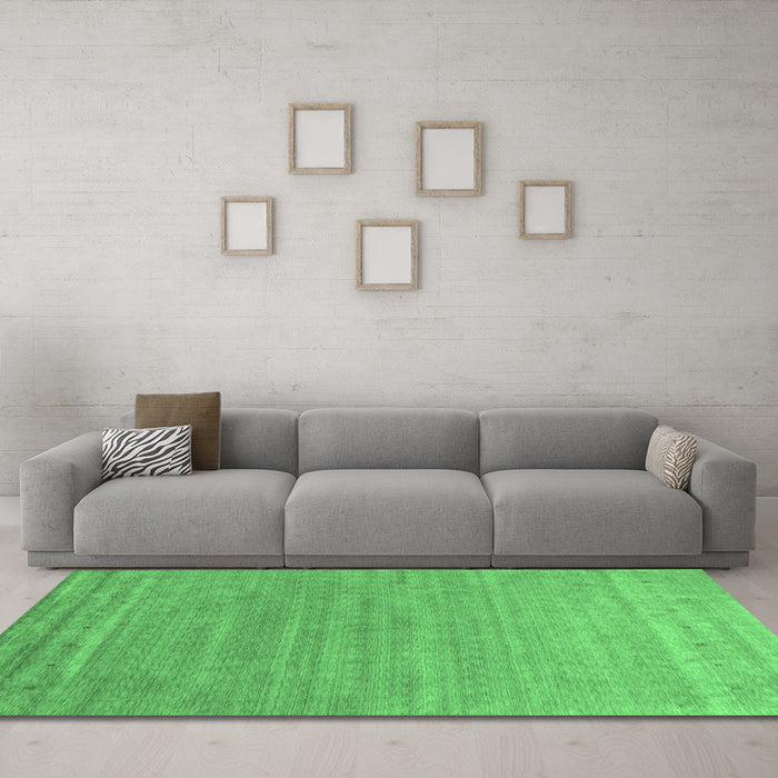 Machine Washable Abstract Emerald Green Contemporary Area Rugs in a Living Room,, wshcon2447emgrn