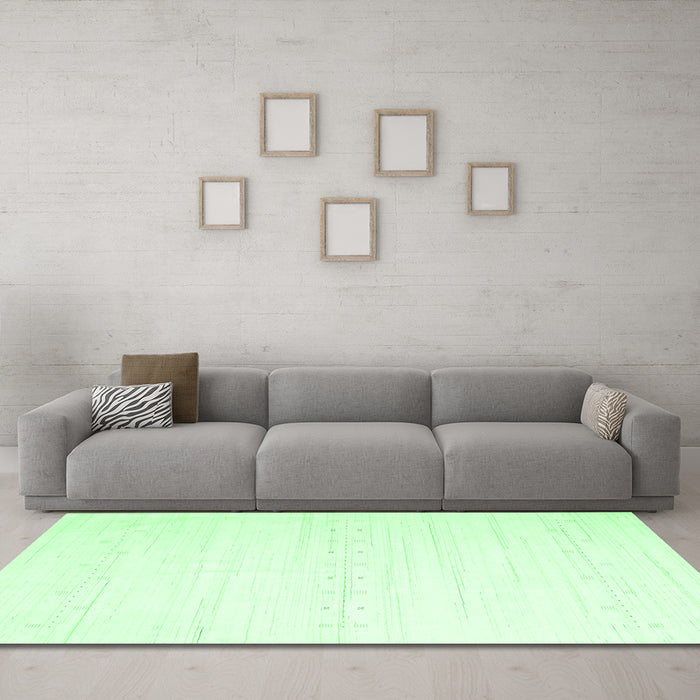 Machine Washable Solid Emerald Green Modern Area Rugs in a Living Room,, wshcon2450emgrn