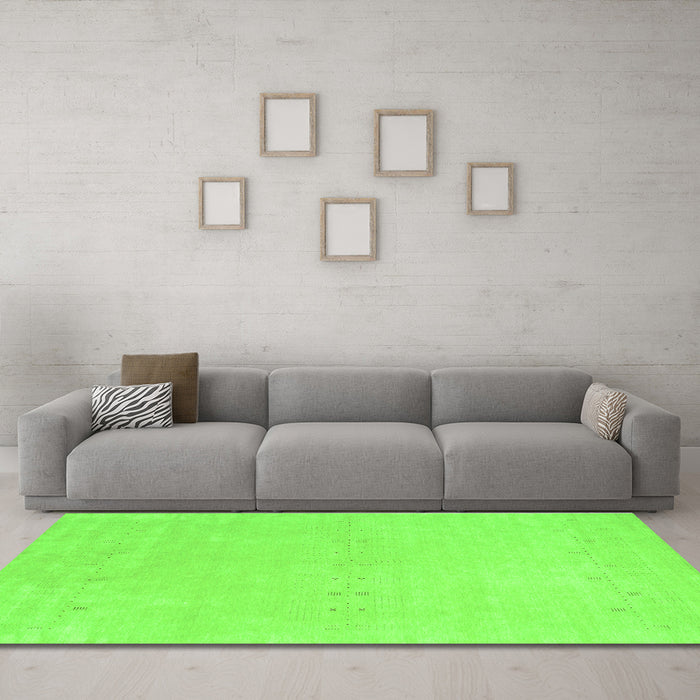Machine Washable Solid Green Modern Area Rugs in a Living Room,, wshcon2457grn