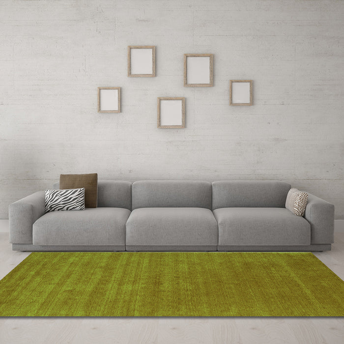 Machine Washable Abstract Green Contemporary Area Rugs in a Living Room,, wshcon2460grn