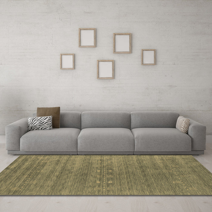 Machine Washable Abstract Brown Contemporary Rug in a Living Room,, wshcon2470brn