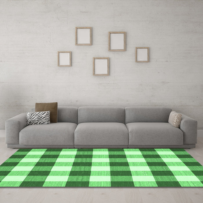 Machine Washable Checkered Emerald Green Modern Area Rugs in a Living Room,, wshcon2476emgrn