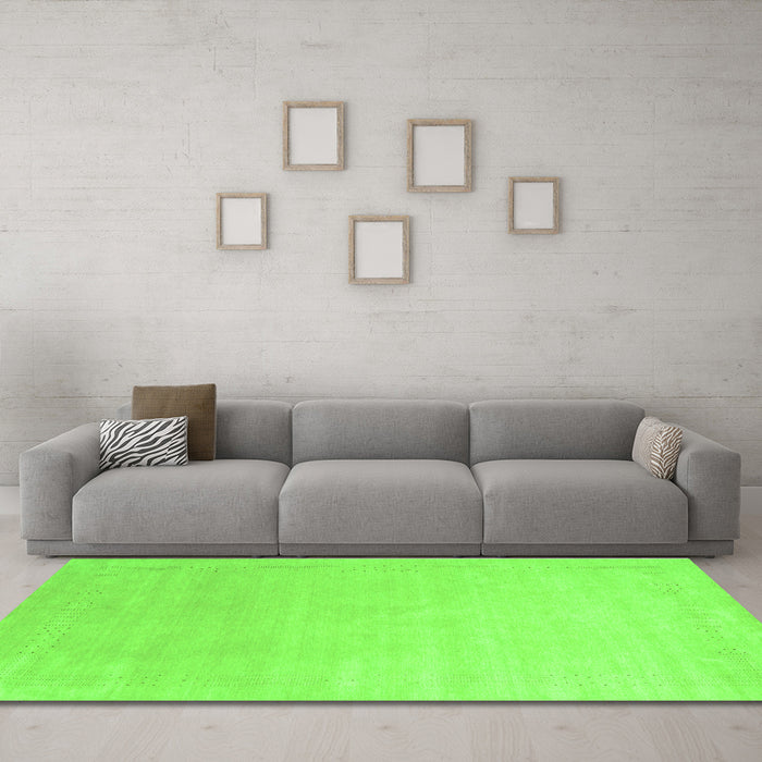 Machine Washable Solid Green Modern Area Rugs in a Living Room,, wshcon2478grn