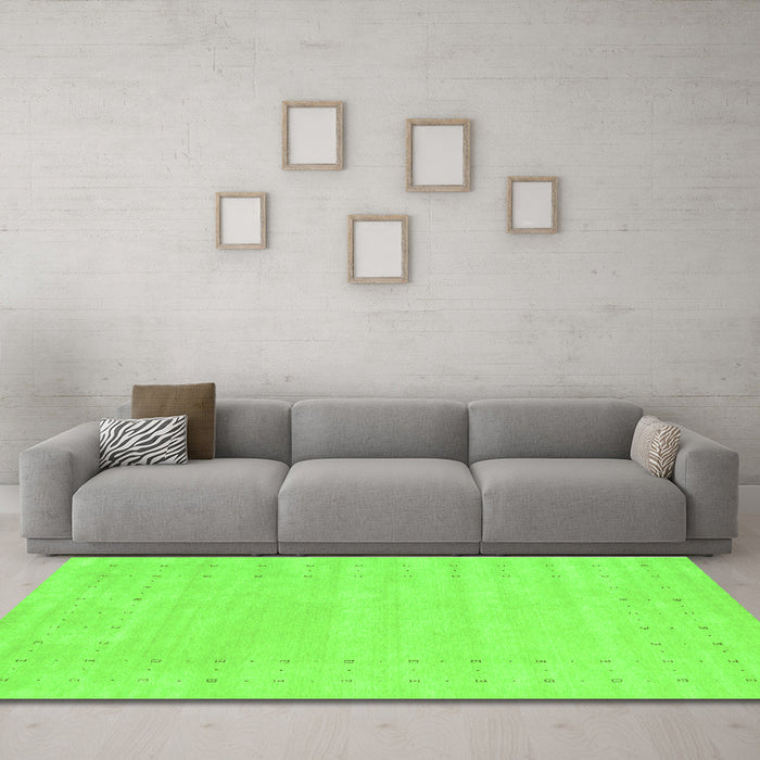 Machine Washable Solid Green Modern Area Rugs in a Living Room,, wshcon2479grn