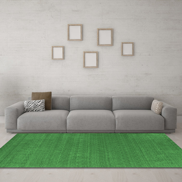 Machine Washable Abstract Emerald Green Contemporary Area Rugs in a Living Room,, wshcon2482emgrn