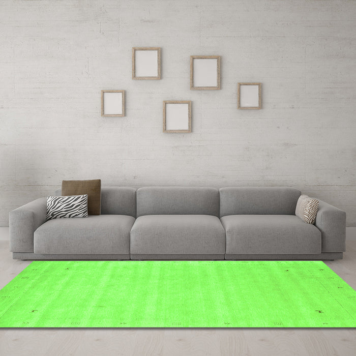 Machine Washable Solid Green Modern Area Rugs in a Living Room,, wshcon2487grn