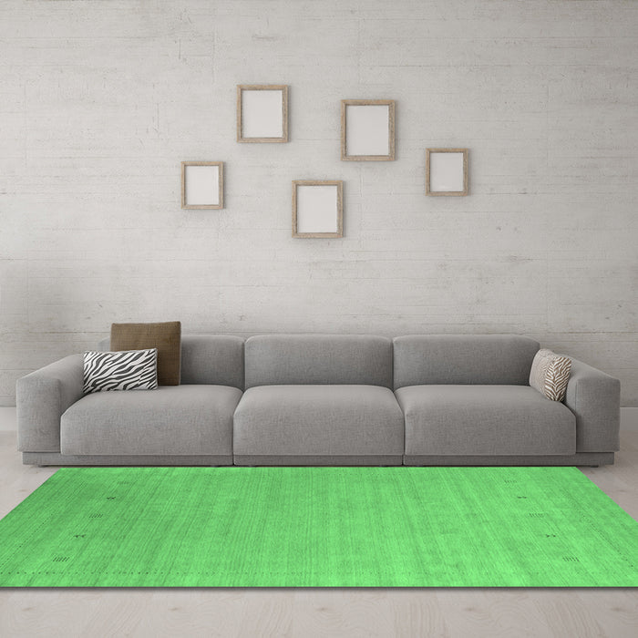 Machine Washable Abstract Emerald Green Contemporary Area Rugs in a Living Room,, wshcon2491emgrn