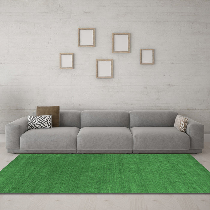 Machine Washable Abstract Emerald Green Contemporary Area Rugs in a Living Room,, wshcon2492emgrn