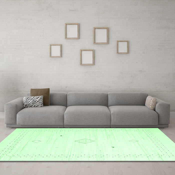 Machine Washable Solid Emerald Green Modern Area Rugs in a Living Room,, wshcon2496emgrn