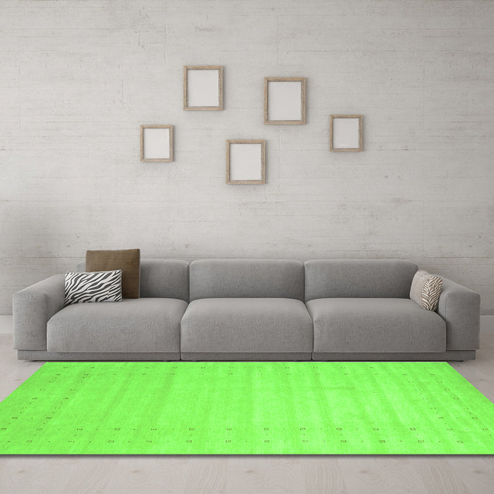 Machine Washable Solid Green Modern Area Rugs in a Living Room,, wshcon2502grn