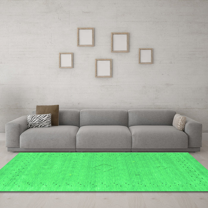 Machine Washable Abstract Green Contemporary Area Rugs in a Living Room,, wshcon2504grn
