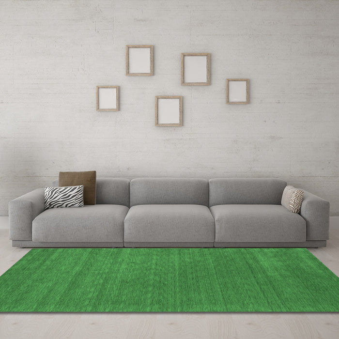 Machine Washable Abstract Emerald Green Contemporary Area Rugs in a Living Room,, wshcon2508emgrn