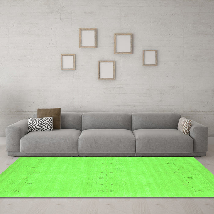 Machine Washable Solid Green Modern Area Rugs in a Living Room,, wshcon2510grn