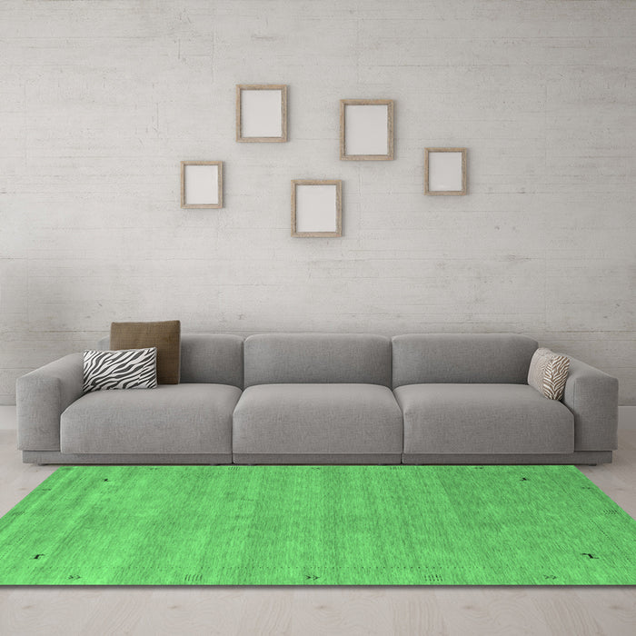 Machine Washable Abstract Emerald Green Contemporary Area Rugs in a Living Room,, wshcon2513emgrn