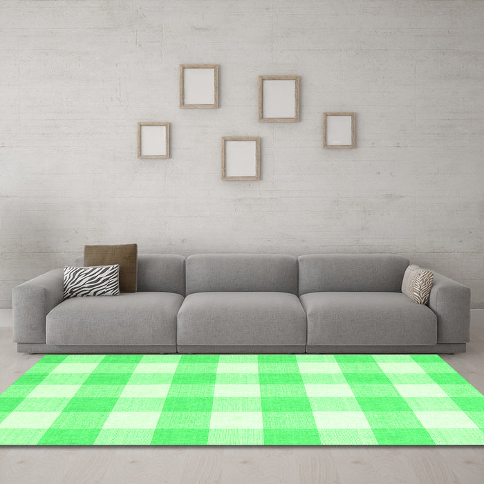 Machine Washable Checkered Green Modern Area Rugs in a Living Room,, wshcon2514grn