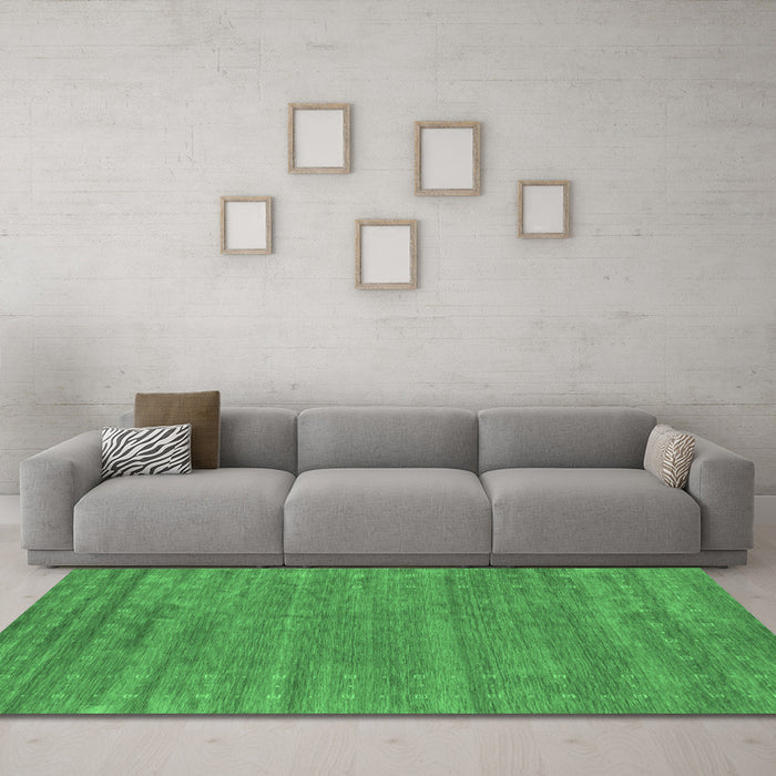 Machine Washable Abstract Emerald Green Contemporary Area Rugs in a Living Room,, wshcon2517emgrn