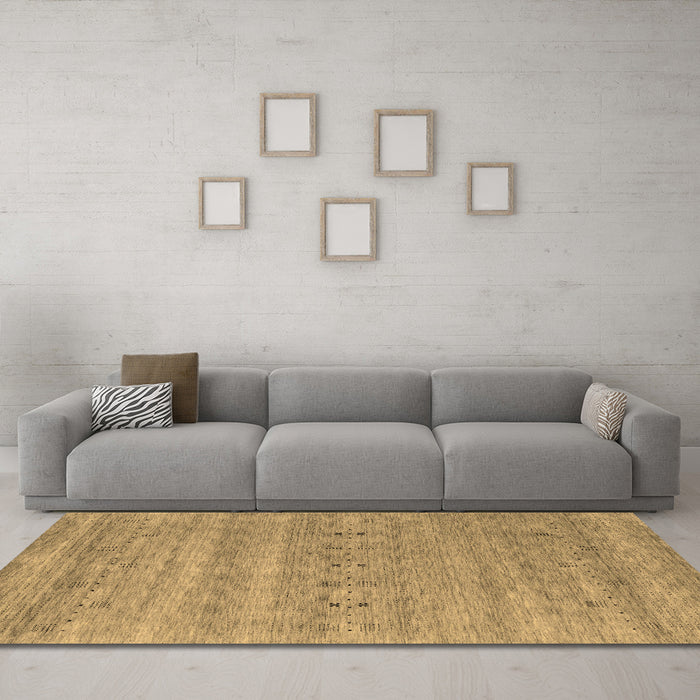 Machine Washable Abstract Brown Contemporary Rug in a Living Room,, wshcon2520brn