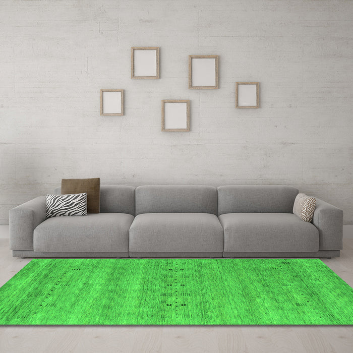 Machine Washable Abstract Green Contemporary Area Rugs in a Living Room,, wshcon2520grn