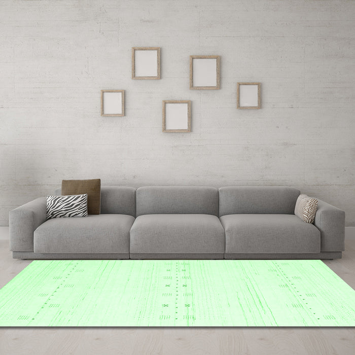 Machine Washable Solid Emerald Green Modern Area Rugs in a Living Room,, wshcon2521emgrn