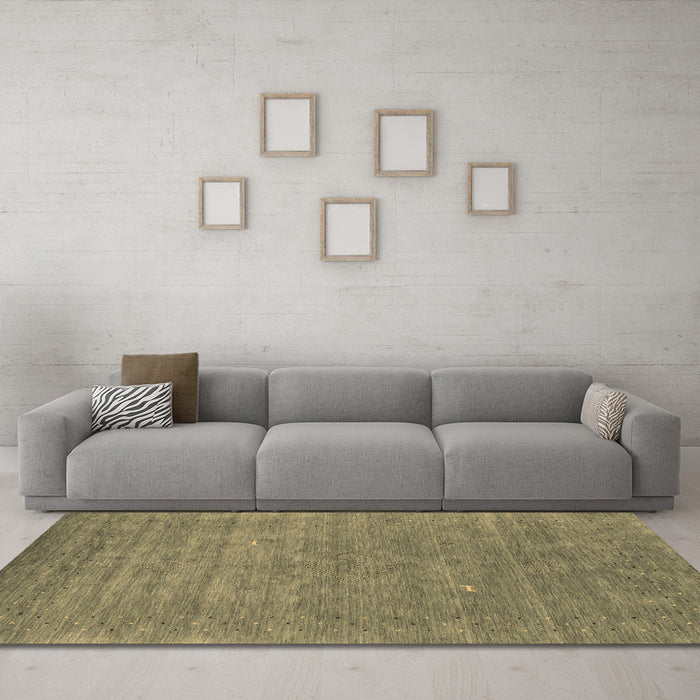 Machine Washable Abstract Brown Contemporary Rug in a Living Room,, wshcon2522brn