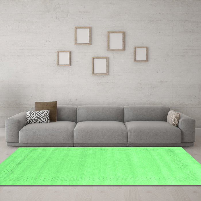 Machine Washable Abstract Emerald Green Contemporary Area Rugs in a Living Room,, wshcon2524emgrn
