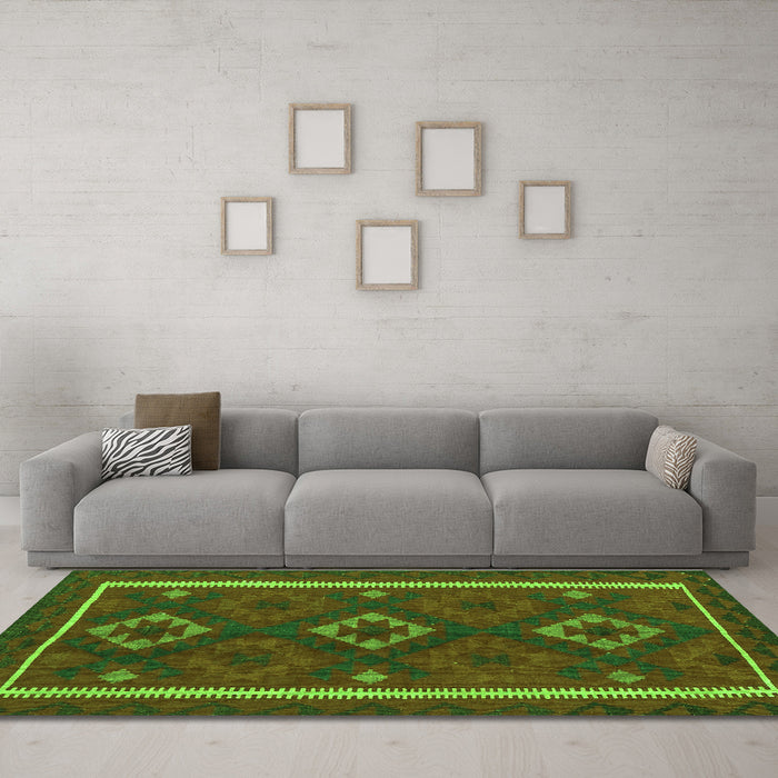 Machine Washable Oriental Green Traditional Area Rugs in a Living Room,, wshcon2526grn