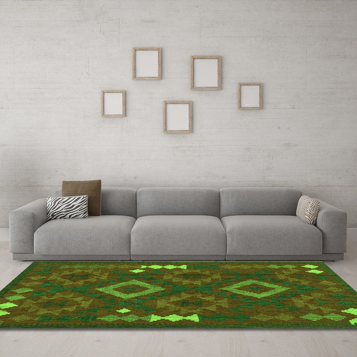 Machine Washable Oriental Green Traditional Area Rugs in a Living Room,, wshcon2527grn