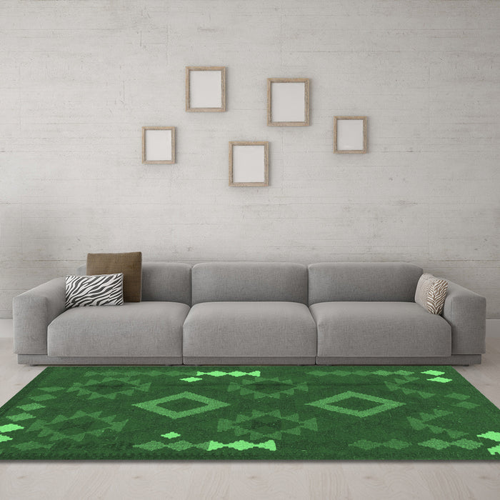 Machine Washable Oriental Emerald Green Traditional Area Rugs in a Living Room,, wshcon2527emgrn