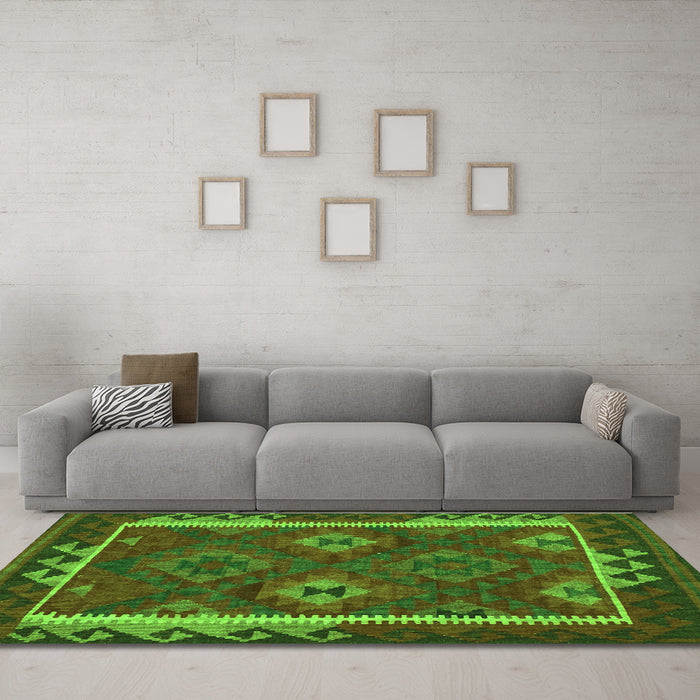 Machine Washable Oriental Green Traditional Area Rugs in a Living Room,, wshcon2528grn
