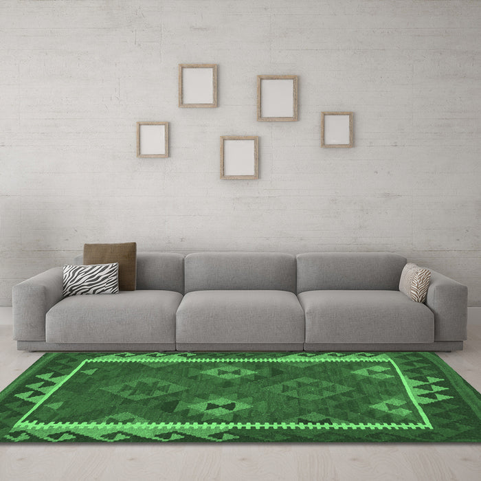 Machine Washable Oriental Emerald Green Traditional Area Rugs in a Living Room,, wshcon2528emgrn