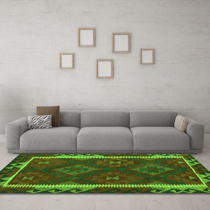Machine Washable Oriental Green Traditional Area Rugs in a Living Room,, wshcon2529grn