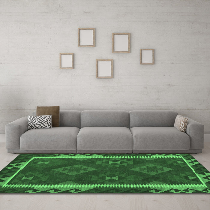 Machine Washable Oriental Emerald Green Traditional Area Rugs in a Living Room,, wshcon2529emgrn