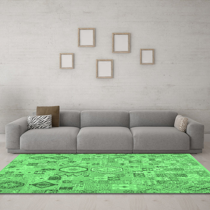 Machine Washable Southwestern Emerald Green Country Area Rugs in a Living Room,, wshcon2533emgrn
