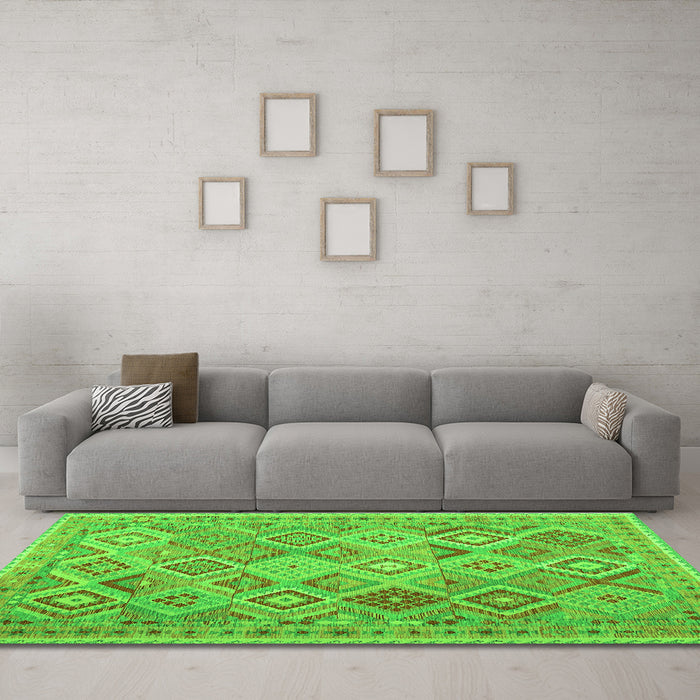 Machine Washable Abstract Green Contemporary Area Rugs in a Living Room,, wshcon2537grn